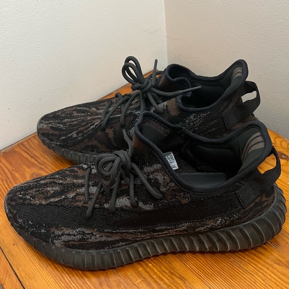Yeezy Boost 350 V2 ‘MX Rock’ - Picture 4 of 5